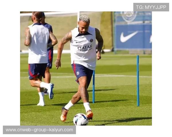 巴黎门前混战整理，内马尔贴地推射建功