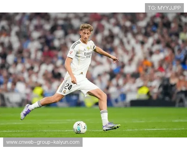 皇马中场长传直接为前锋创造单刀：极致传球的速度与智慧